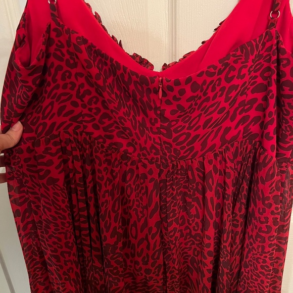 Fame and Partners Gathered Cup Gown - Picture 3 of 3